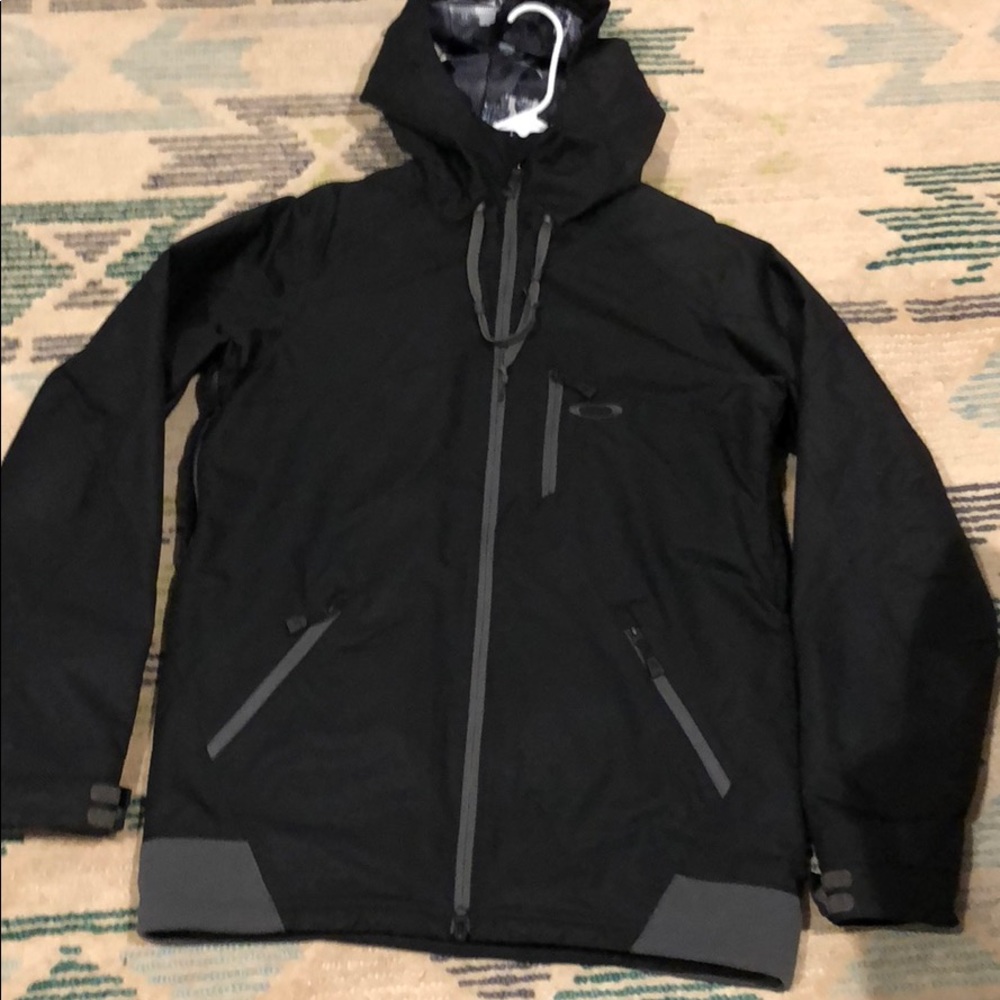Men’s Oakley ski jacket.  Black.